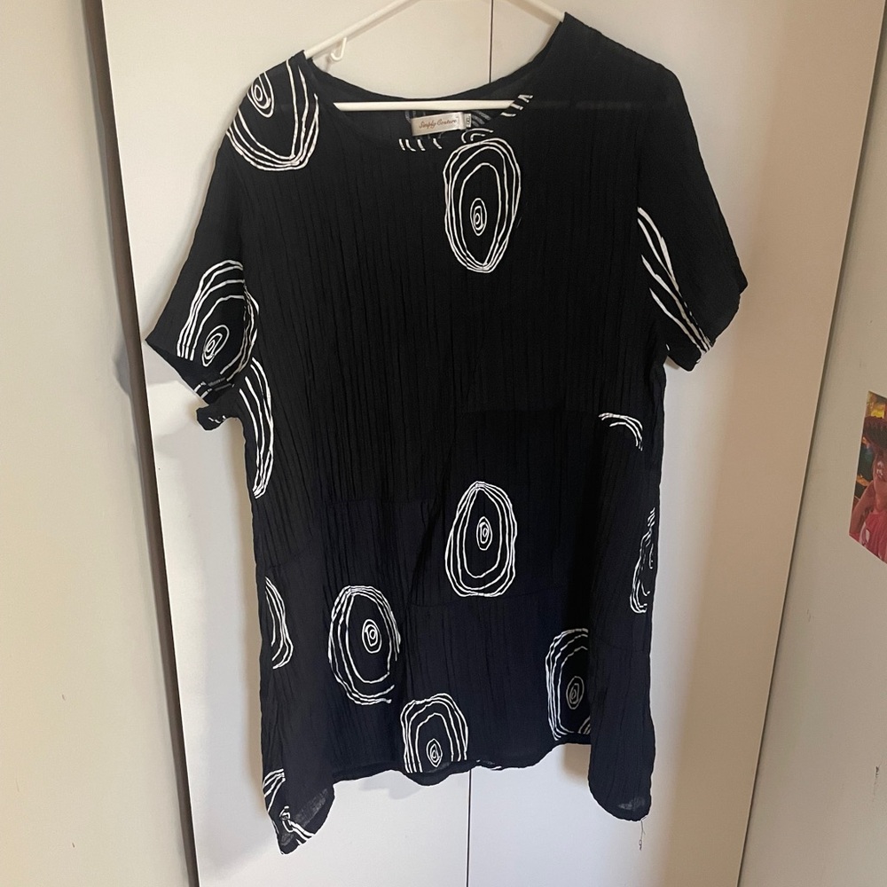 Simply Couture Black Top with White Patterns